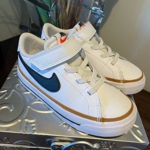 Nike Court Legacy runners
